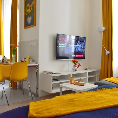 Apartment Airstay Oasis Kampa Park